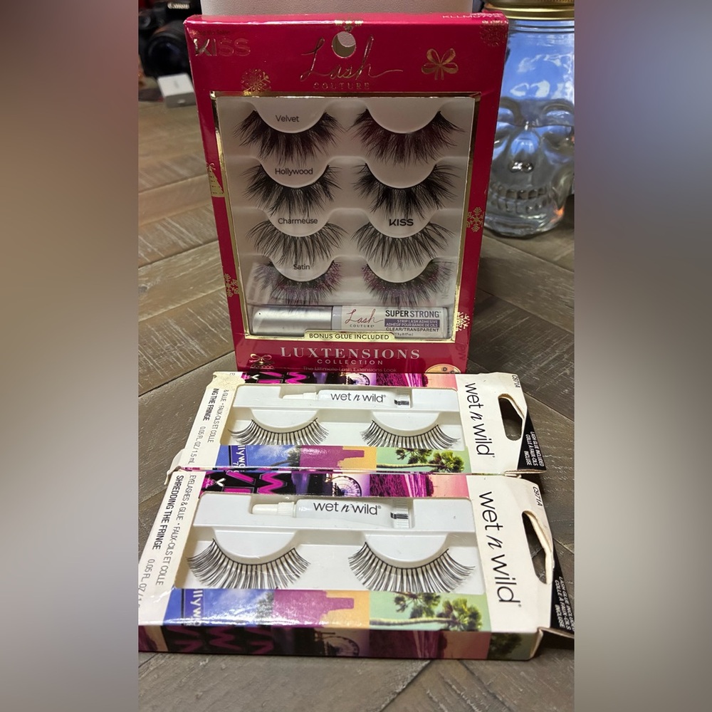 KISS & Wet n Wild Luxurious Eyelash Collection - Black